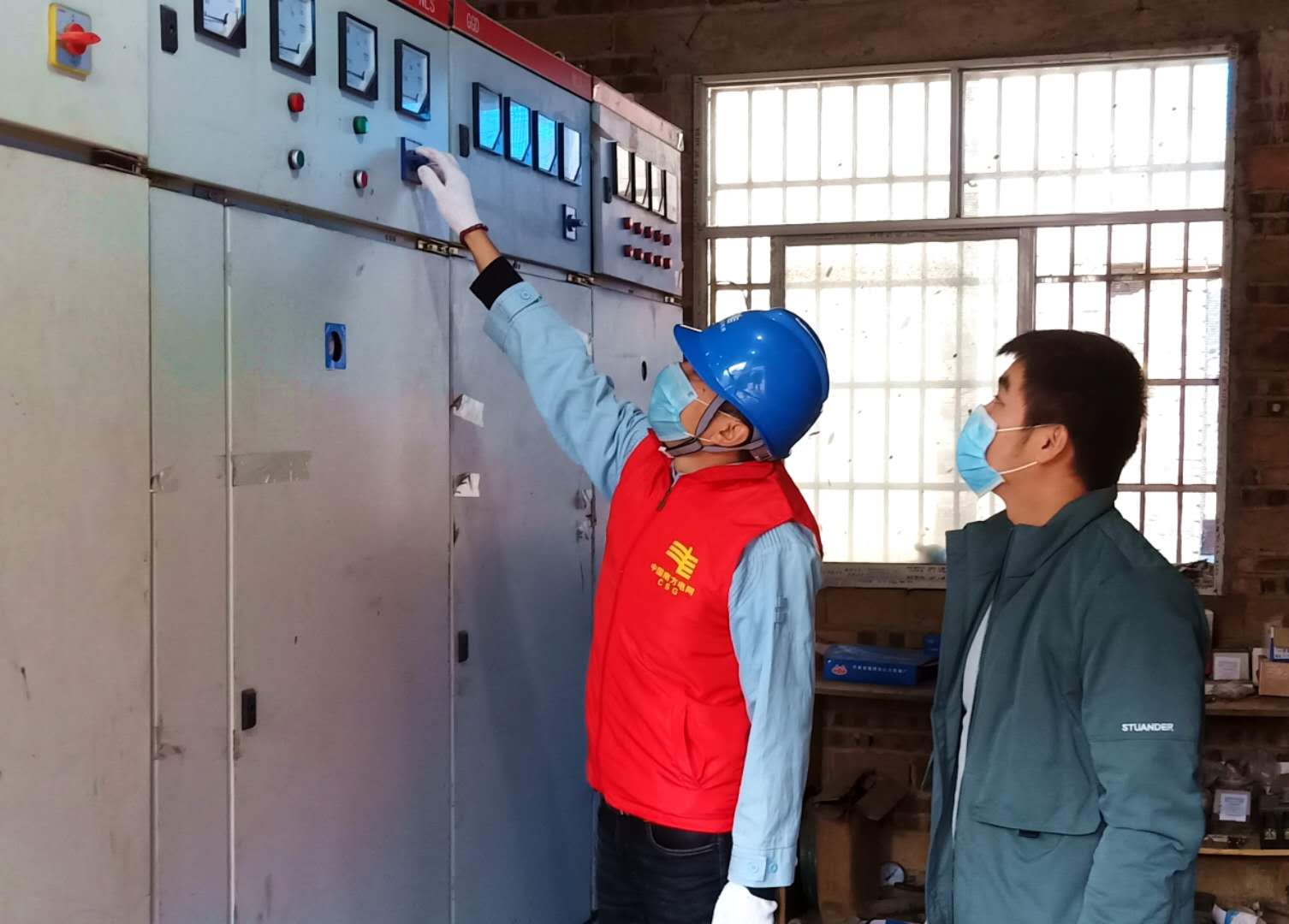 平塘供電局：主動(dòng)走訪現(xiàn)場(chǎng)辦公，助推企業(yè)有序復(fù)工
