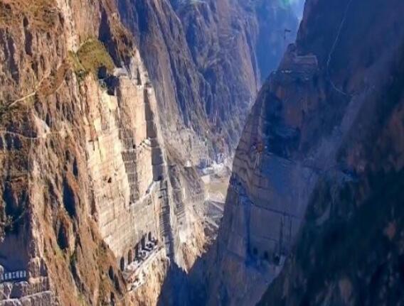 為建烏東德水電站，在峽谷底部挖90米深洞穴，用來(lái)干嘛的？