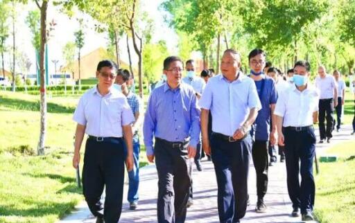 國家電投集團(tuán)黨組成員、副總經(jīng)理王樹東一行赴七師胡楊河市調(diào)研