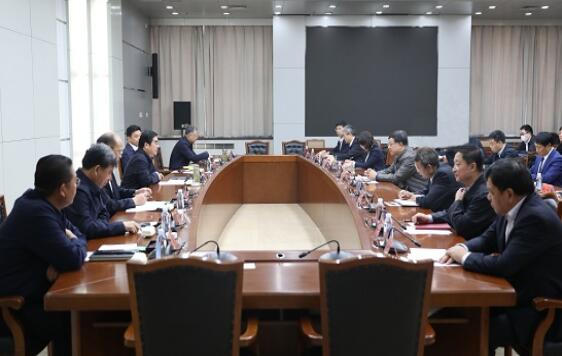鄧建玲與唐山市委副書記、市長(zhǎng)丁繡峰會(huì)談