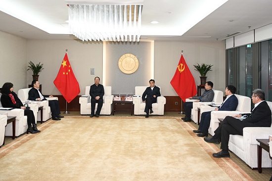 舒印彪、鄧建玲會(huì)見(jiàn)華北電力大學(xué)校長(zhǎng)楊勇平