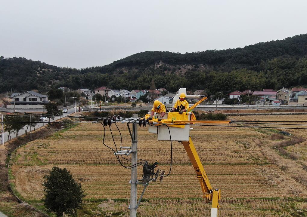 國網余姚市供電公司：寒潮中配網改造，發(fā)電車保障居民溫暖度冬