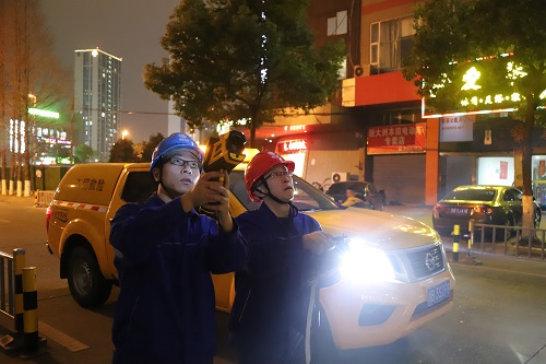 國網(wǎng)寧波市鄞州區(qū)供電：夜間特巡測(cè)溫線路，保障安全可靠供電