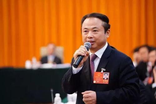 發(fā)展智慧型儲(chǔ)能電站 助力實(shí)現(xiàn)“碳達(dá)峰、碳中和”——訪全國(guó)人大代表、天能控股集團(tuán)董事長(zhǎng)張?zhí)烊? width=