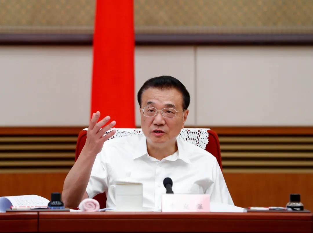 李克強：發(fā)揮西部風(fēng)、光、水電等優(yōu)勢 建大型清潔能源基地
