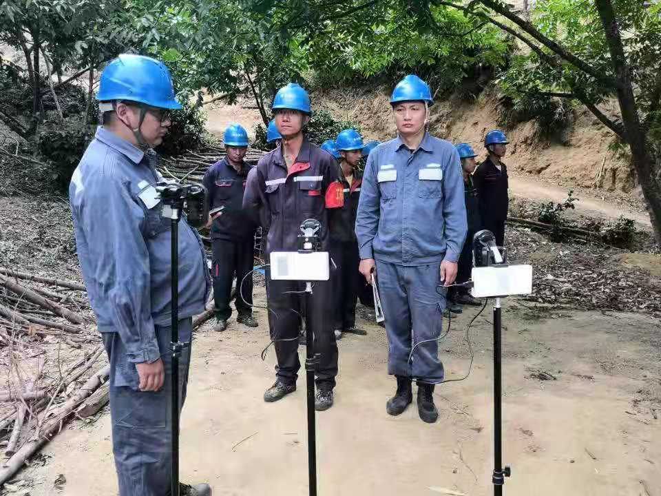 臨滄云縣供電局配電管理三所開展隱患整改，切實保障用戶用電安全