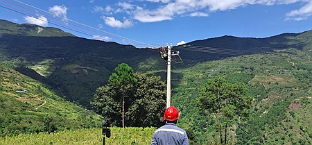 鳳慶供電局新華供電所供電火力全開，助力當(dāng)?shù)乜緹煯a(chǎn)業(yè) 穩(wěn)定發(fā)展