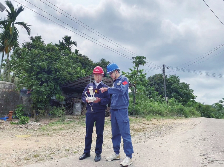 海南定安供電局實(shí)現(xiàn)10千伏線路無人機(jī)自動巡航全覆蓋
