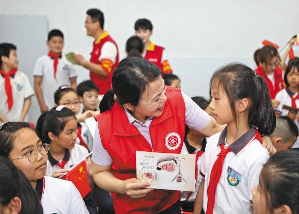 浙江永嘉縣紅十三愛心社25年，幫助4630名貧困學(xué)生