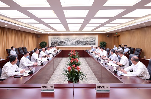 國(guó)家電網(wǎng)公司總經(jīng)理、黨組副書記張智剛與中國(guó)中鐵董事長(zhǎng)陳云會(huì)談