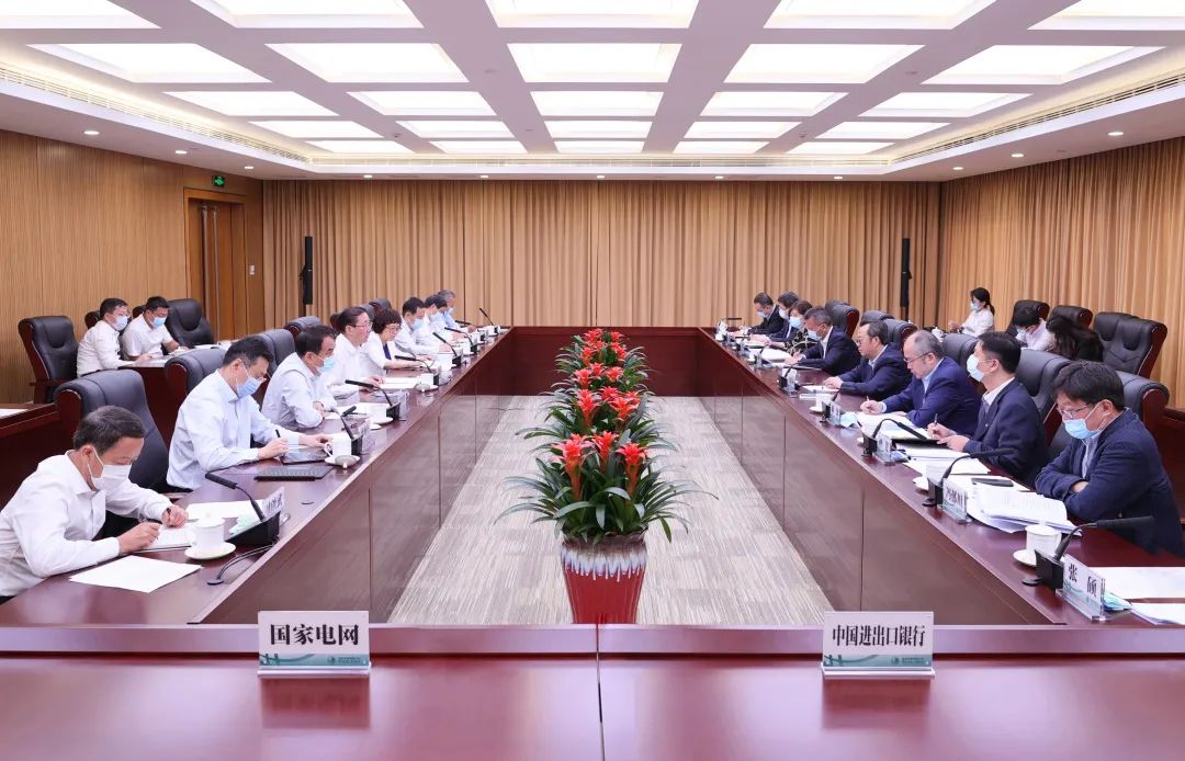 國家電網(wǎng)公司董事長、黨組書記辛保安與進(jìn)出口銀行董事長吳富林會談