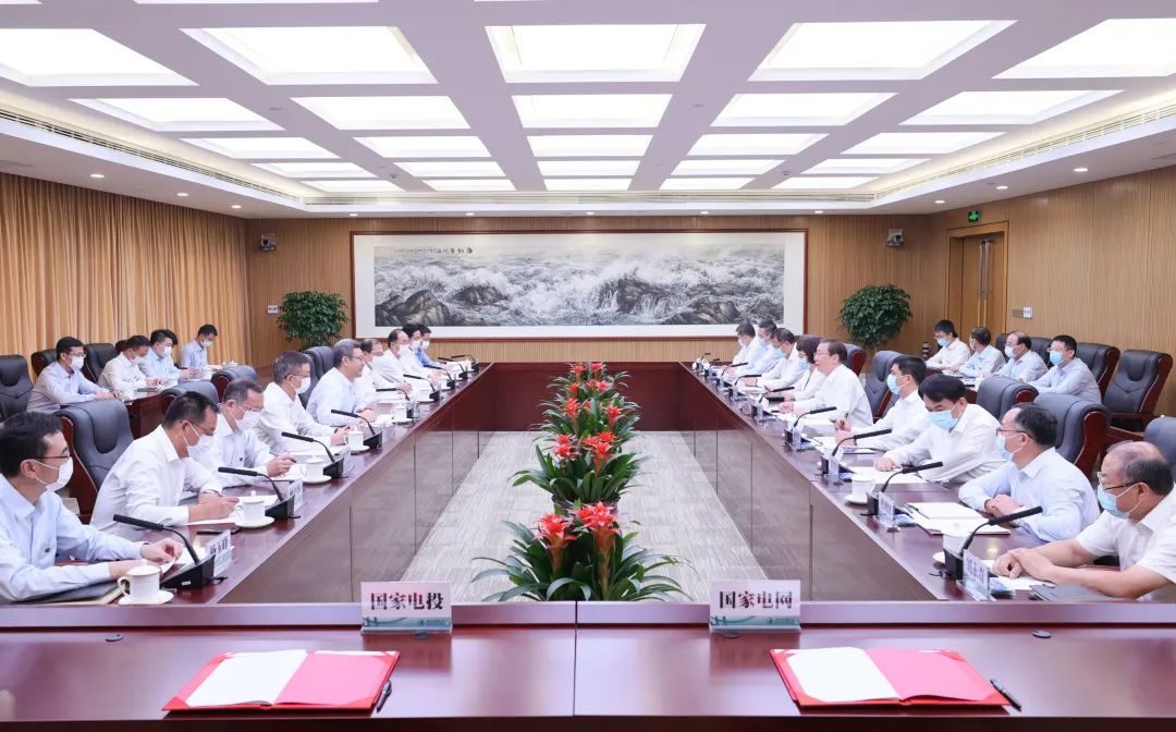 國(guó)家電網(wǎng)董事長(zhǎng)、黨組書記辛保安與國(guó)家電投董事長(zhǎng)錢智民、總經(jīng)理江毅會(huì)談