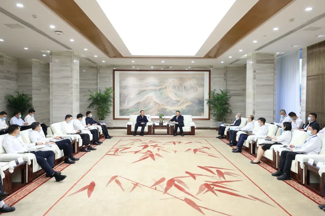 國(guó)家電網(wǎng)公司董事長(zhǎng)、黨組書(shū)辛保安與東方電氣集團(tuán)董事長(zhǎng)俞培根、總經(jīng)理徐鵬會(huì)談