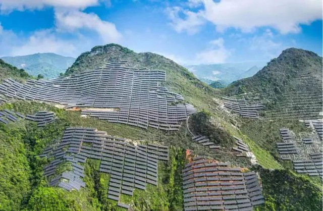 全國首例！吉電股份“大容量、高坡度”集中式山地光伏項(xiàng)目并網(wǎng)