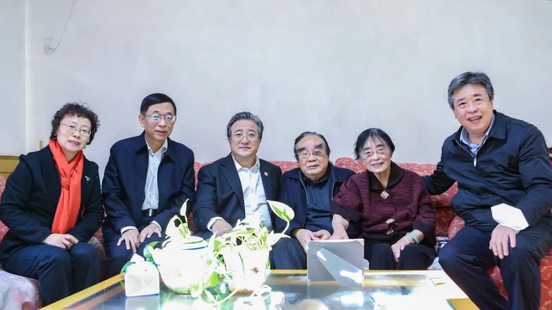 余劍鋒春節(jié)前夕看望慰問核工業(yè)老領(lǐng)導(dǎo)蔣心雄、陳肇博