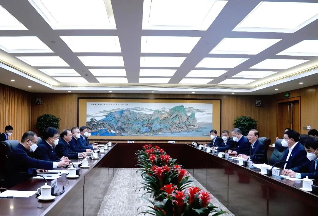 華電集團董事長江毅、總經理葉向東與國家電網董事長辛保安、總經理張智剛舉行會談