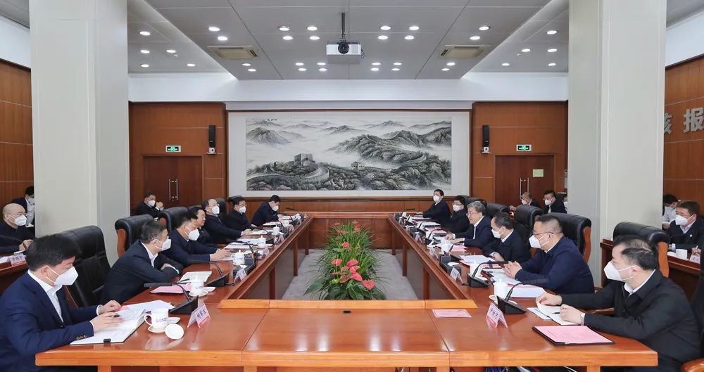 中核集團(tuán)黨組書記、董事長(zhǎng)余劍鋒與遼寧省委書記郝鵬、省長(zhǎng)李樂成會(huì)談