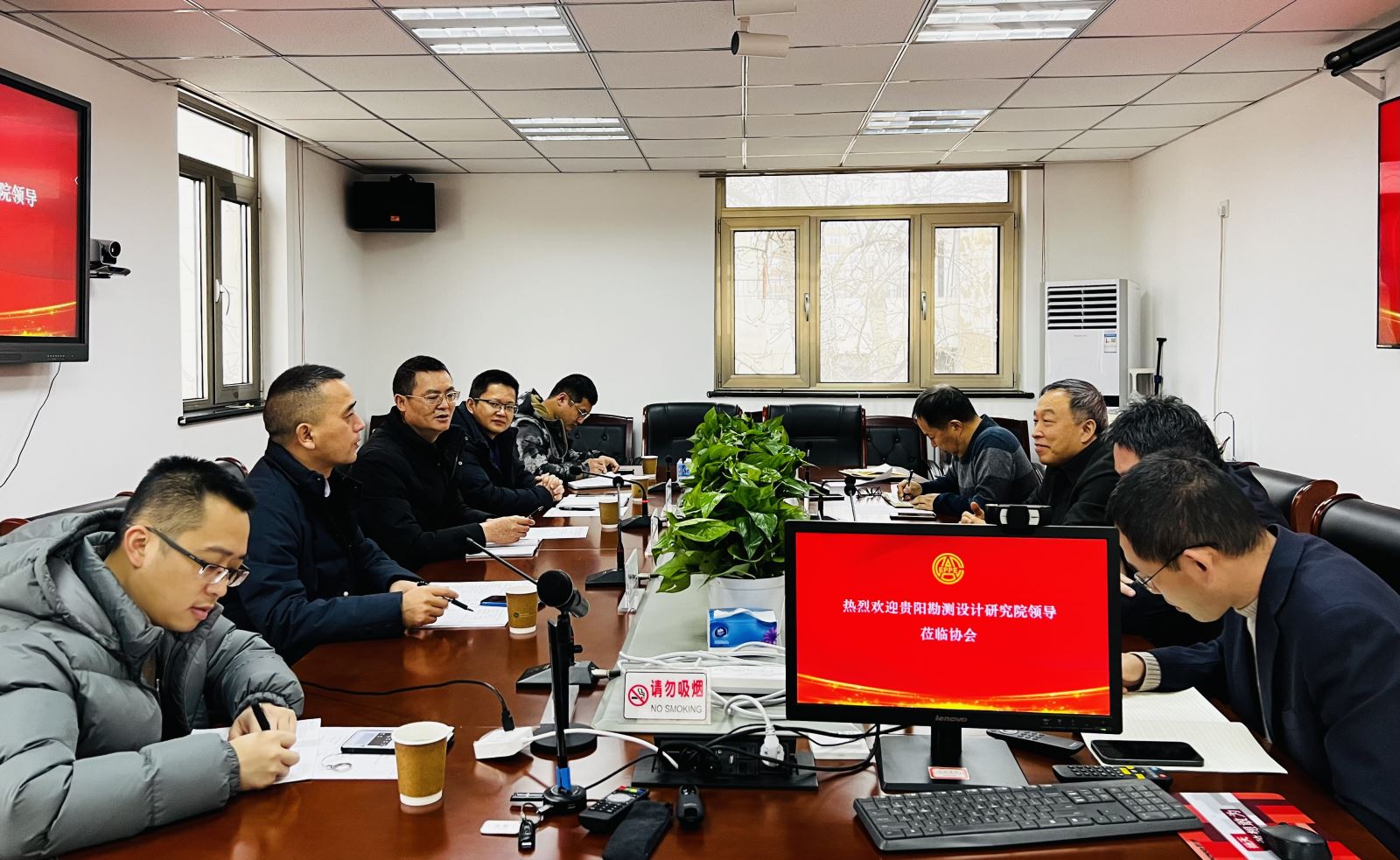 中國(guó)電力規(guī)劃設(shè)計(jì)協(xié)會(huì)李愛民與中國(guó)電建貴陽(yáng)院、國(guó)網(wǎng)江蘇電力設(shè)計(jì)咨詢公司領(lǐng)導(dǎo)座談交流