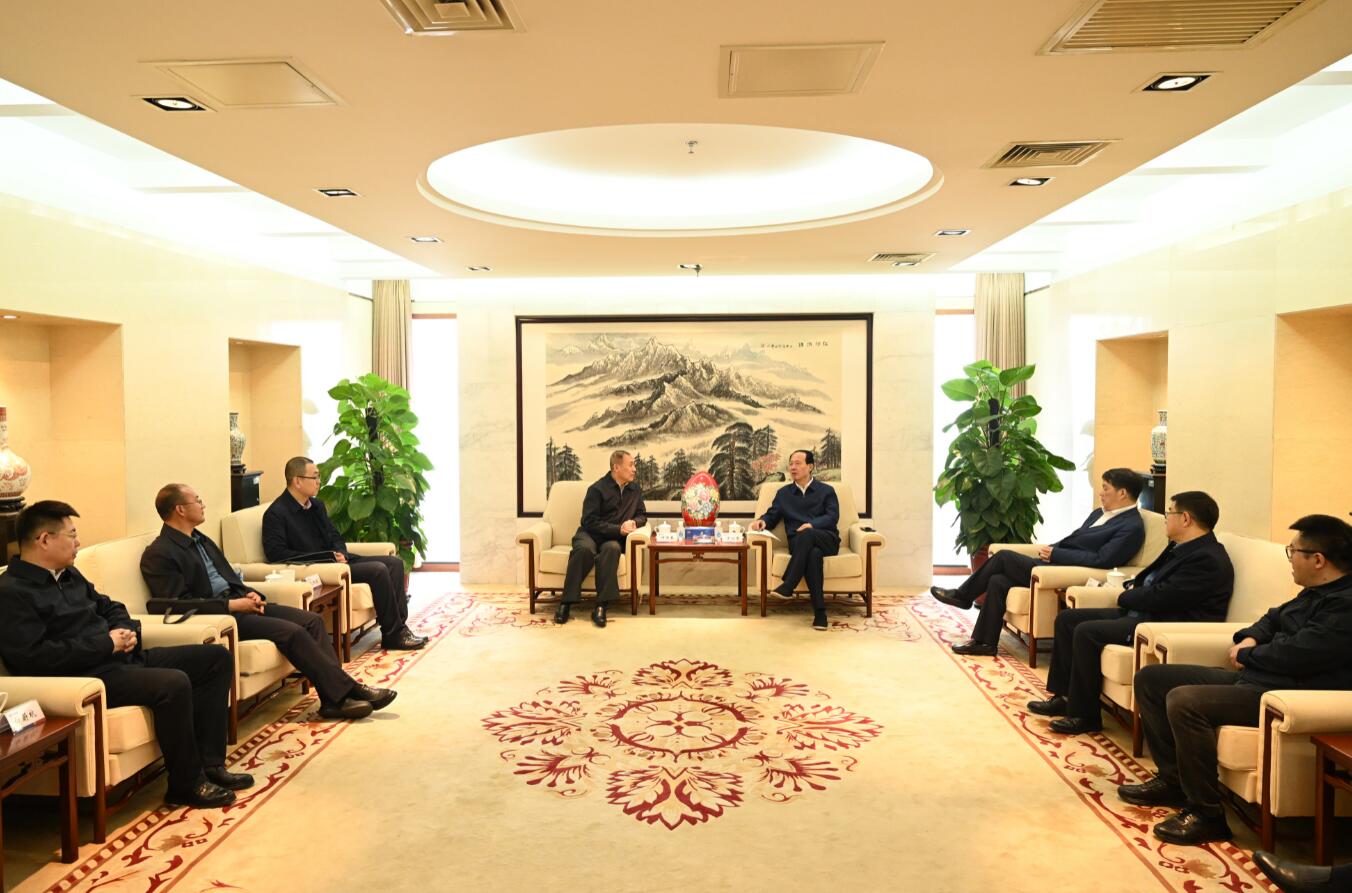 中國(guó)電建黨委書記、董事長(zhǎng)丁焰章會(huì)見內(nèi)蒙古能源集團(tuán)黨委書記、董事長(zhǎng)何雨春