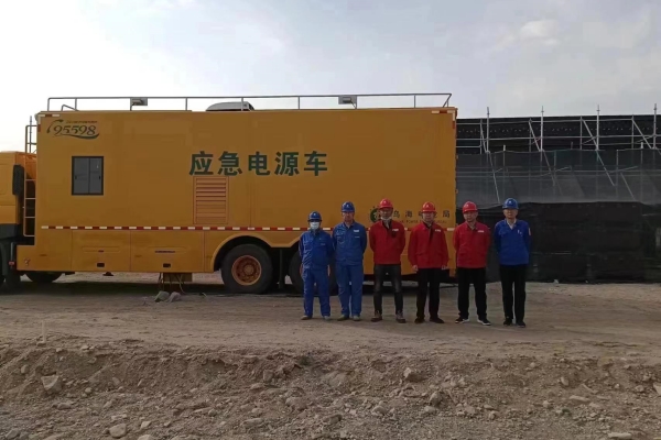 烏海市千里山供電公司：保電路上，我們一直在