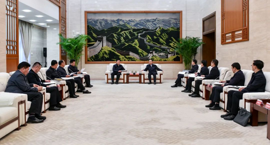 大唐集團(tuán)黨組書記、董事長鄒磊與青海省海南州委書記呂剛、州長尕瑪朋措會(huì)談