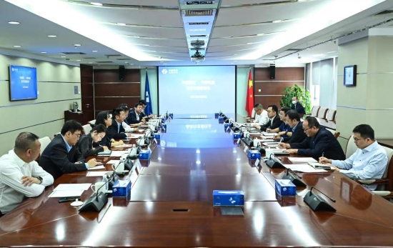 中國電建黨委常委、副總經(jīng)理劉源與中國建材股份副總裁王兵舉行會談
