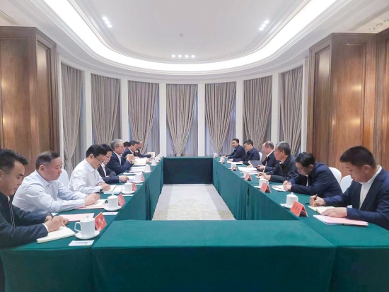 中國(guó)電建黨委副書(shū)記、總經(jīng)理王斌與黑龍江省常務(wù)副省長(zhǎng)王一新舉行會(huì)談