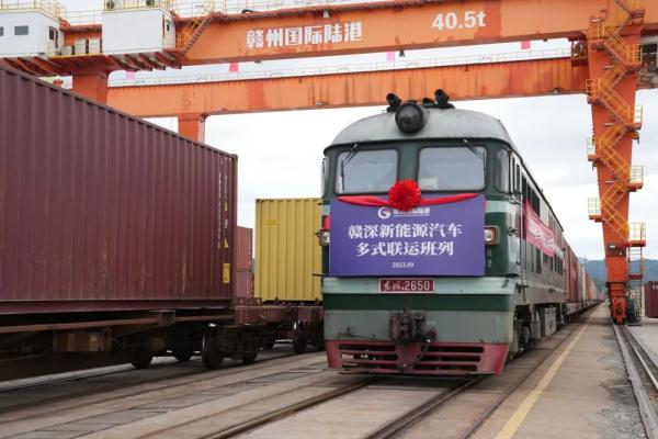 國產(chǎn)新能源汽車，坐火車“出海”!