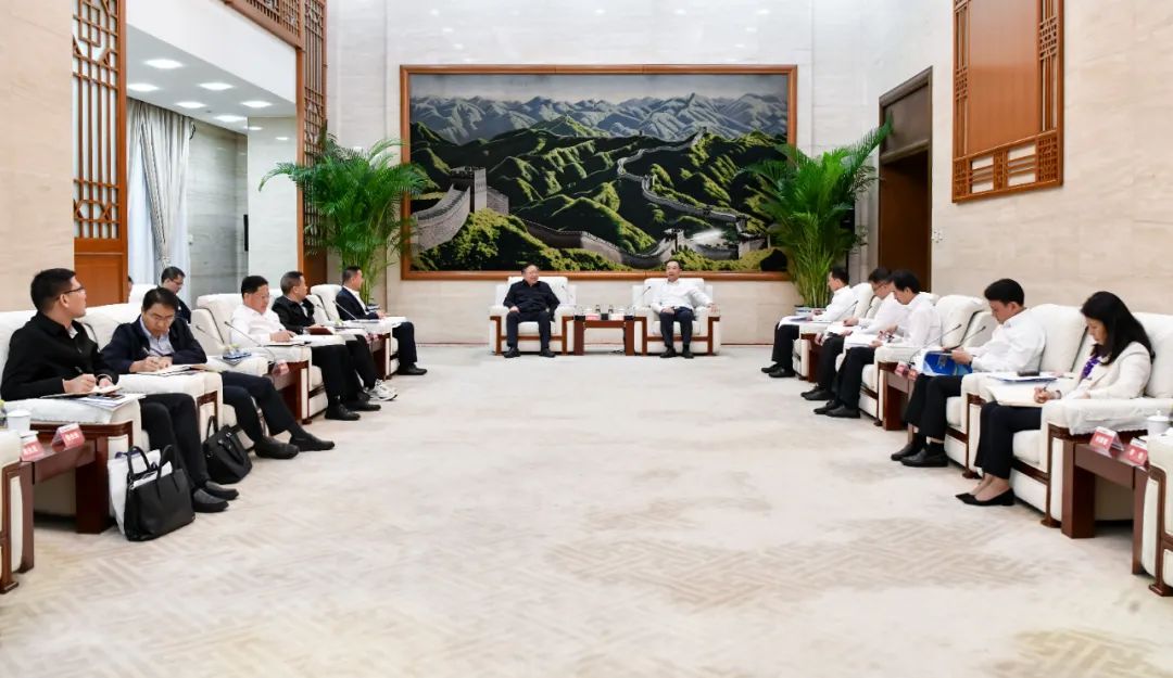 大唐集團(tuán)有限公司黨組書記、董事長鄒磊與廣西壯族自治區(qū)國資委黨委書記秦如培會談