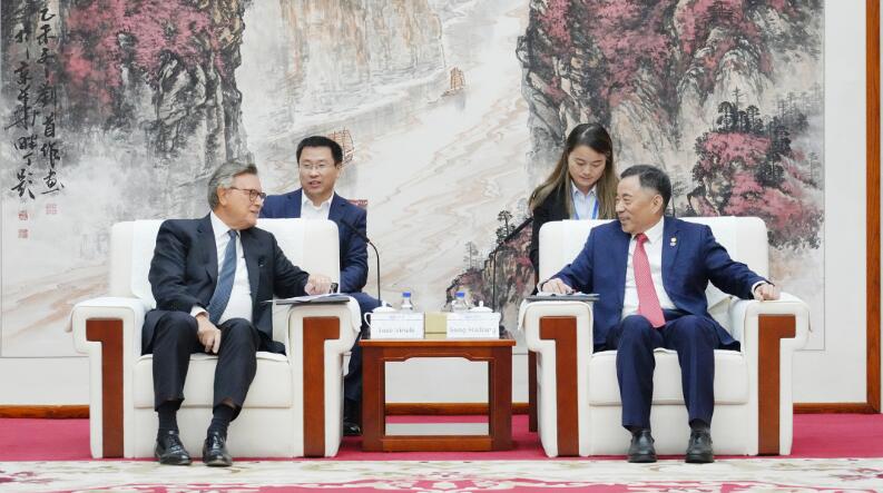 中國(guó)能建黨委書記、董事長(zhǎng)宋海良與渣打集團(tuán)主席韋浩思會(huì)談