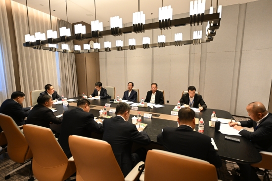丁焰章與近期新任職子企業(yè)黨委書記、董事長(zhǎng)進(jìn)行集體談話