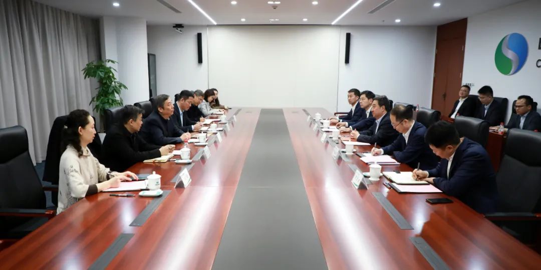中國(guó)電氣裝備黨委書記、董事長(zhǎng)白忠泉會(huì)見(jiàn)上海市經(jīng)濟(jì)和信息化委員會(huì)副主任戎之勤
