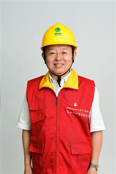 全國人大代表、國網(wǎng)浙江慈溪市供電公司客服中心社區(qū)經(jīng)理錢海軍——讓訴訟服務(wù)之光照亮千家萬戶