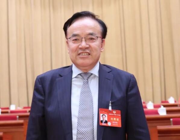全國(guó)政協(xié)常委張來(lái)斌：系統(tǒng)思維引領(lǐng)能源轉(zhuǎn)型與安全，確保“雙碳”目標(biāo)順利實(shí)現(xiàn)