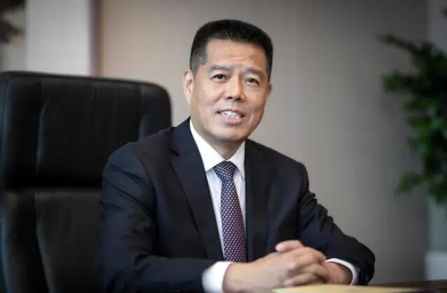 加快推動(dòng)傳統(tǒng)煤炭企業(yè)向新能源企業(yè)轉(zhuǎn)型發(fā)展——訪全國(guó)人大代表，山東能源集團(tuán)黨委書記、董事長(zhǎng) 李偉
