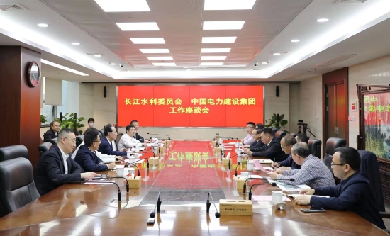 中國電建黨委書記、董事長丁焰章與長江水利委員會(huì)黨組書記、主任劉冬順會(huì)談