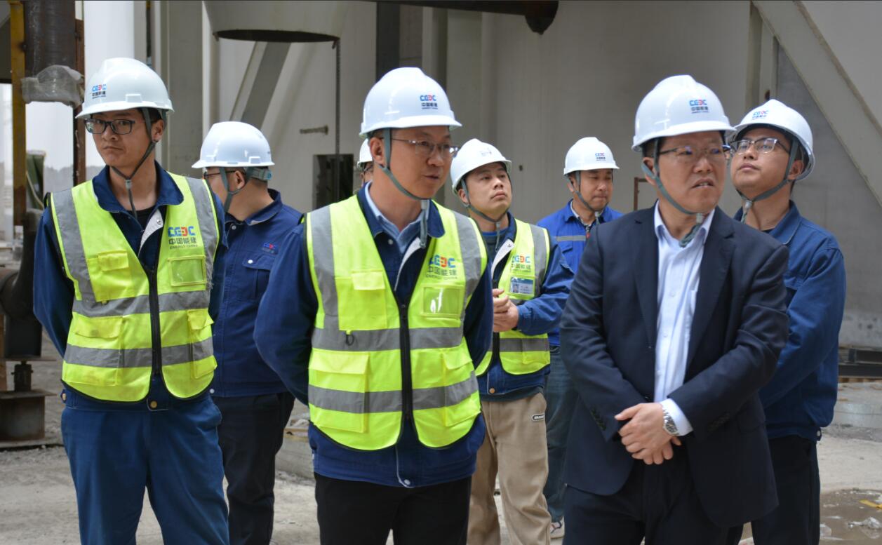 中國能建建筑集團黨委副書記、總經(jīng)理羅耕能到正寧百萬項目指導(dǎo)調(diào)研