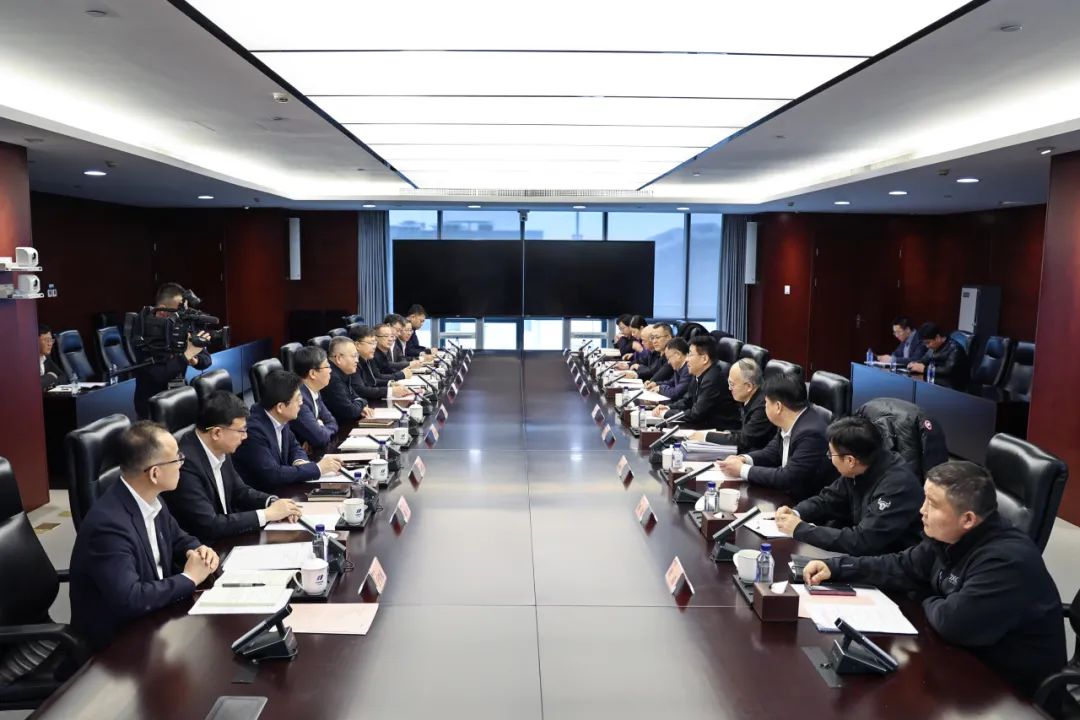華電集團黨組副書記、總經(jīng)理葉向東與北京市副市長高朋舉行會談