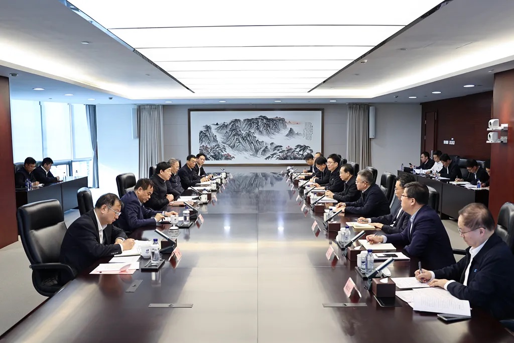 華電集團董事長江毅、總經(jīng)理葉向東與國家電網(wǎng)董事長、黨組書記張智剛會談
