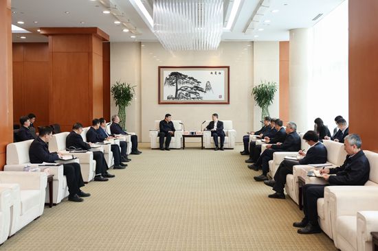 華能集團董事長溫樞剛、總經(jīng)理鄧建玲會見國家電網(wǎng)董事長張智剛