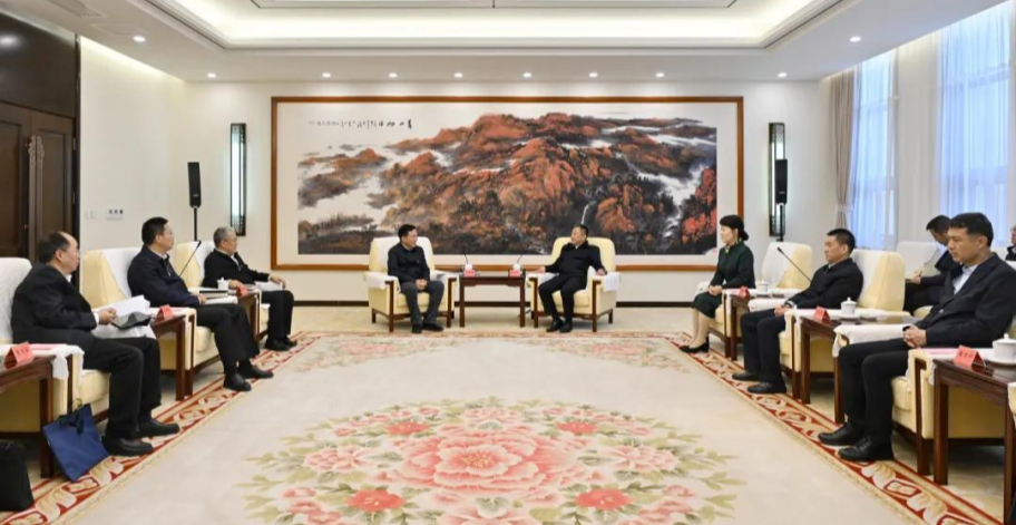 國家電投董事長劉明勝、總經(jīng)理栗寶卿拜會內(nèi)蒙古自治區(qū)黨委書記孫紹騁、自治區(qū)主席王莉霞