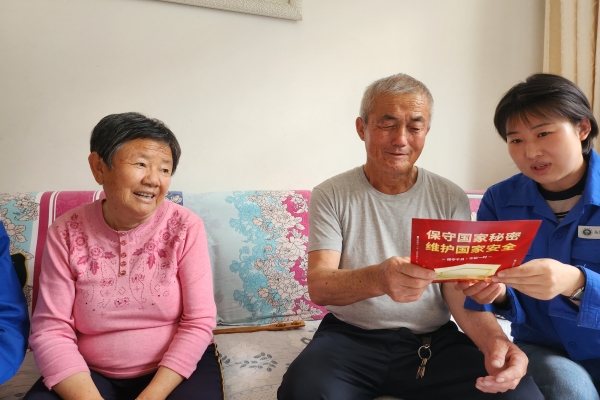 內(nèi)蒙古電力公司烏海千里山供電公司黨支部、工會(huì)、團(tuán)支部（青工委）開展“蒙電愛心光明行”保密宣傳活動(dòng)