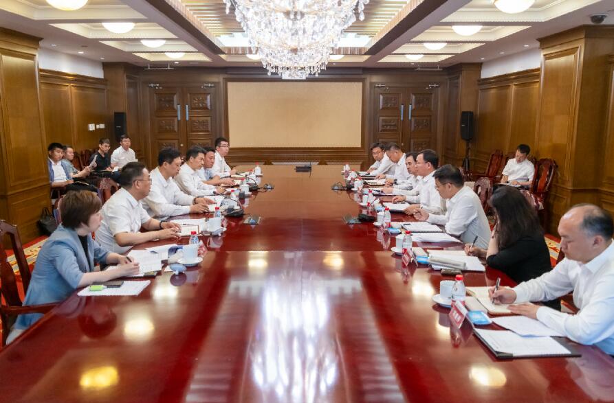 大唐集團總經(jīng)理、黨組副書記張傳江與阜新市委書記胡濤、市長周鵬舉會談