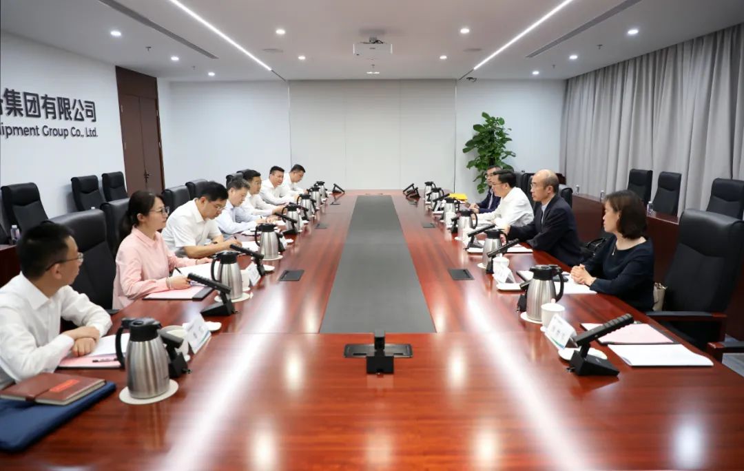 中國電氣裝備黨委副書記、總經(jīng)理周群會見上海市經(jīng)信委副主任湯文侃