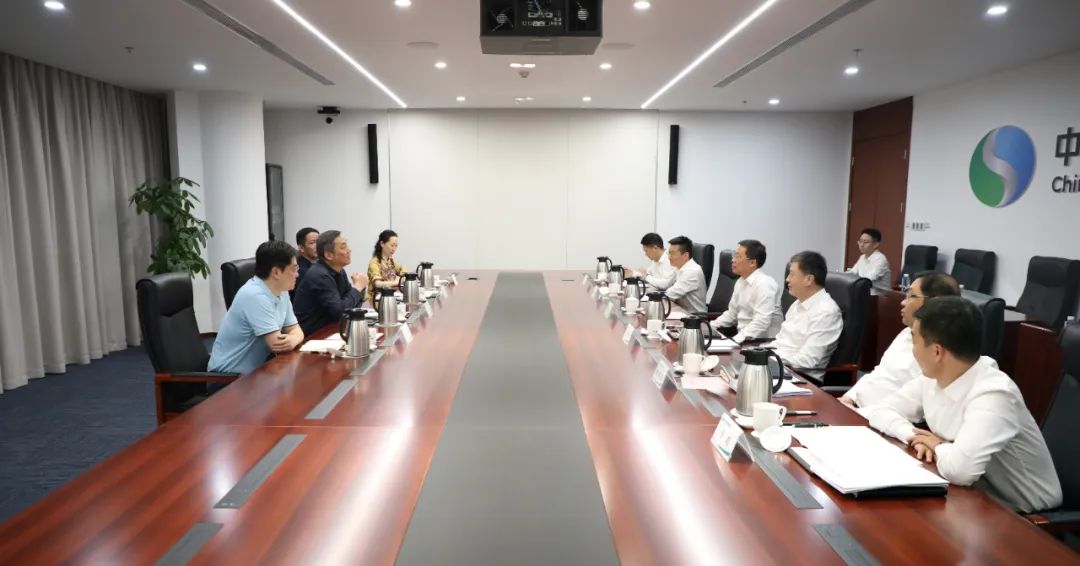 中國電氣裝備李洪鳳董事長、周群總經(jīng)理會(huì)見上