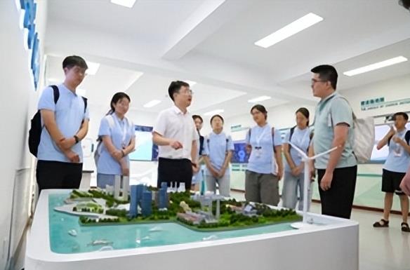 科技領(lǐng)航，由校到企——“重走初心之路”實(shí)踐團(tuán)