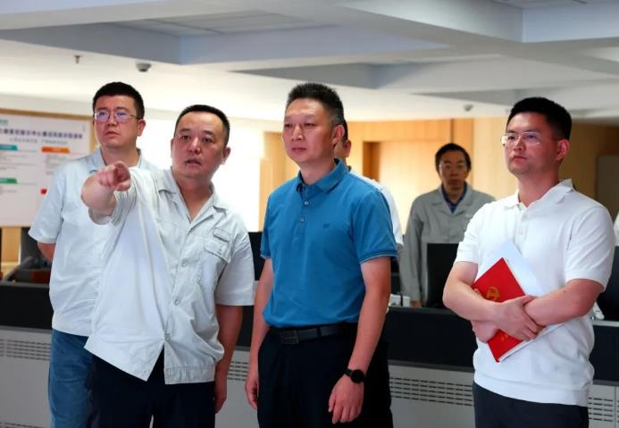 崇州市委副書記、市長(zhǎng)饒程赴國(guó)網(wǎng)崇州供電公司調(diào)研高溫電力保供工作