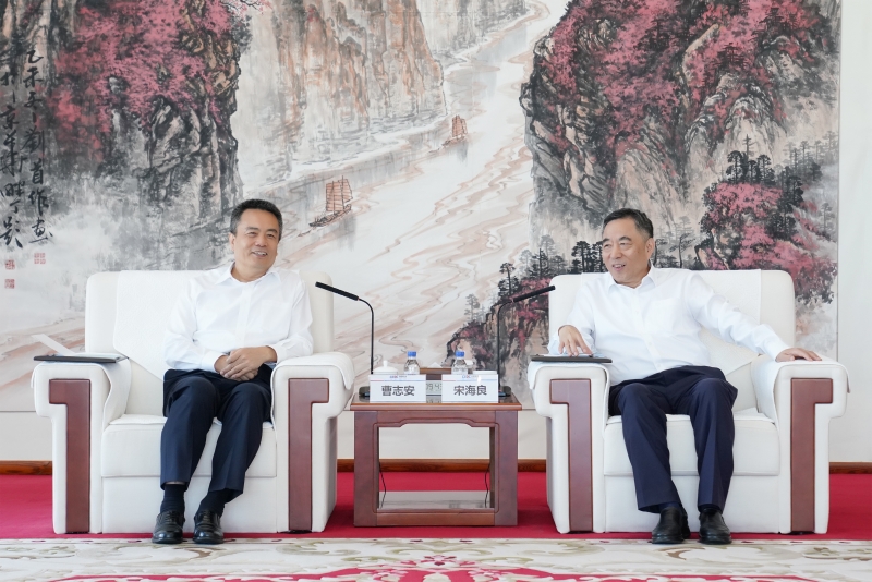 中國(guó)能建黨委書記、董事長(zhǎng)宋海良與哈電集團(tuán)黨委書記、董事長(zhǎng)曹志安會(huì)談