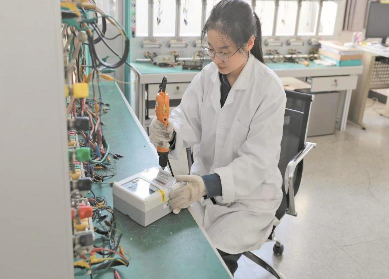 謝超：十年如一日，專和電能表“較真”
