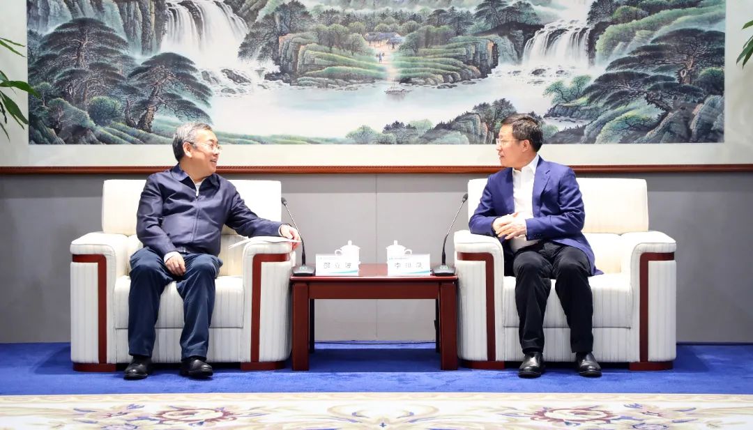 中國電氣裝備黨委書記、董事長李洪鳳會見國家開發(fā)銀行戰(zhàn)略客戶部總經(jīng)理邵立波